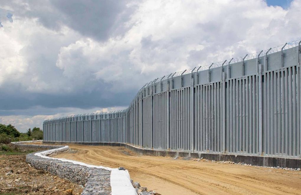 Yunanistan Türkiye sınırındaki beton çiti uzatıyor