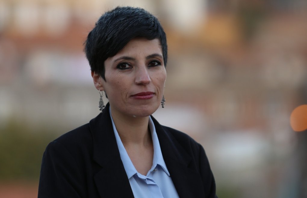 Gazeteci Dicle Müftüoğlu gözaltına alındı