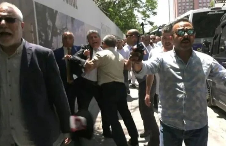 Police prevent union members from gathering in front of TurkStat building