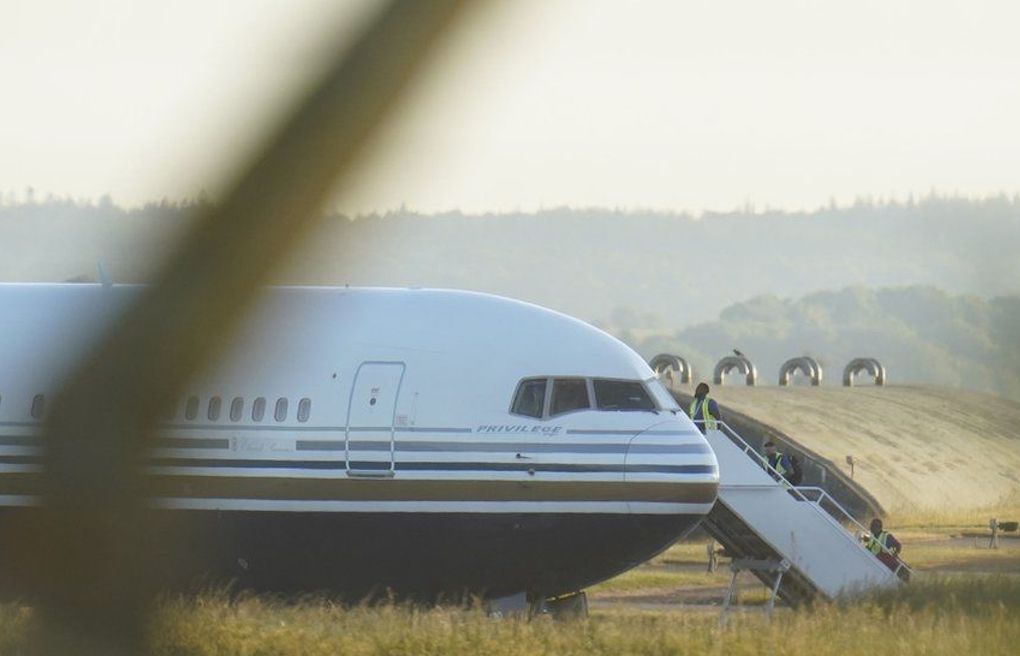Londra'dan Ruanda'ya mülteci ihracı için havalanacak uçağı AİHM durdurdu