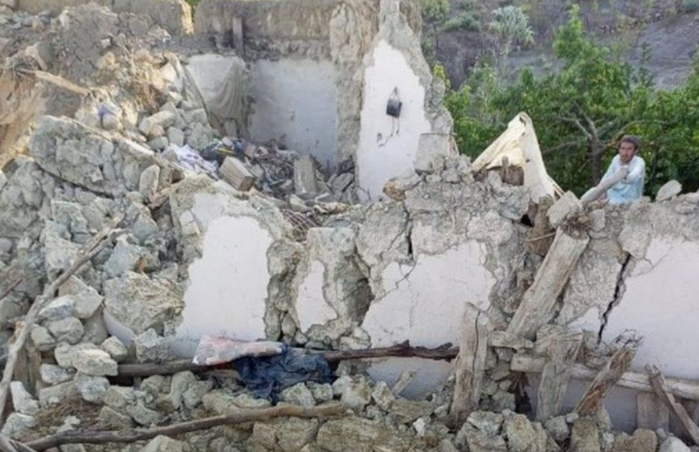 Afganistan’da deprem: En az bin ölü