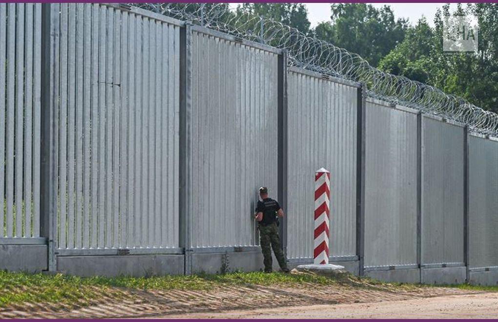 Polonya, mültecilere karşı inşa ettiği çelik duvarı tamamladı