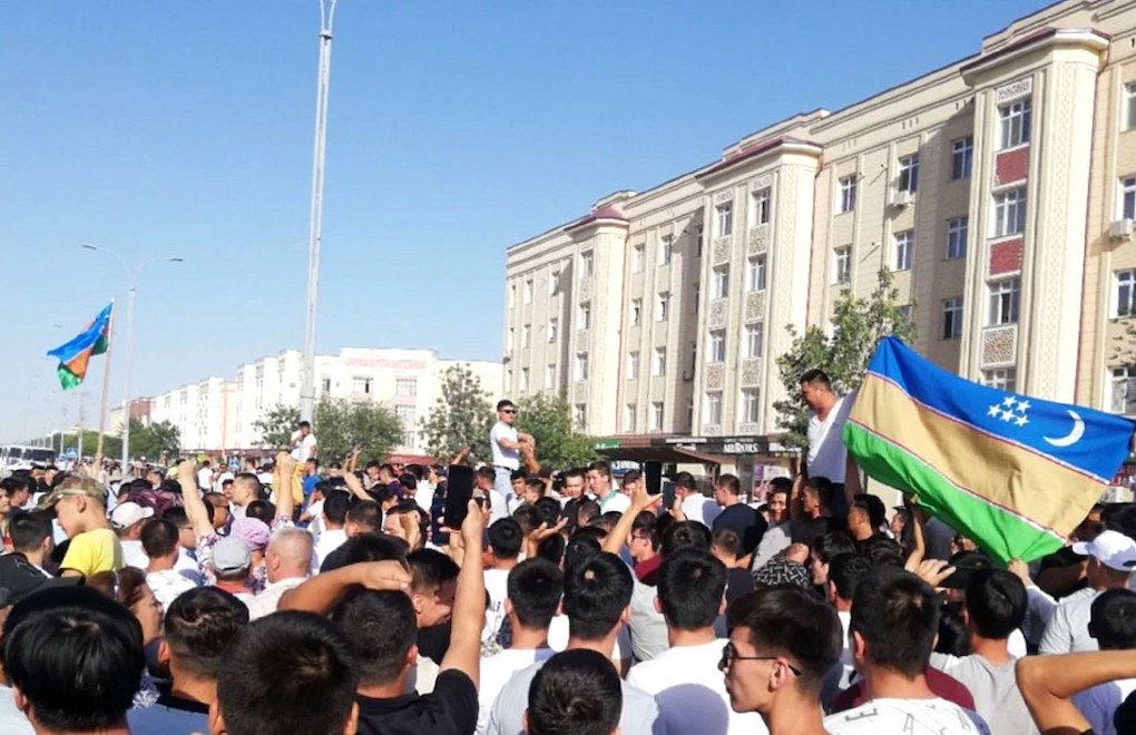 Özbekistan'ın Karakalpakistan'ın ayrılma hakkını kaldırma girişimi isyana yol açtı: 18 ölü