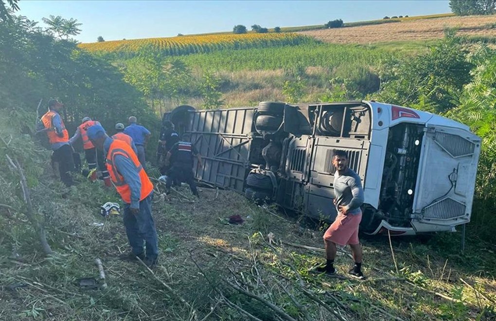 Yolcu otobüsü devrildi | 6 kişi hayatını kaybetti