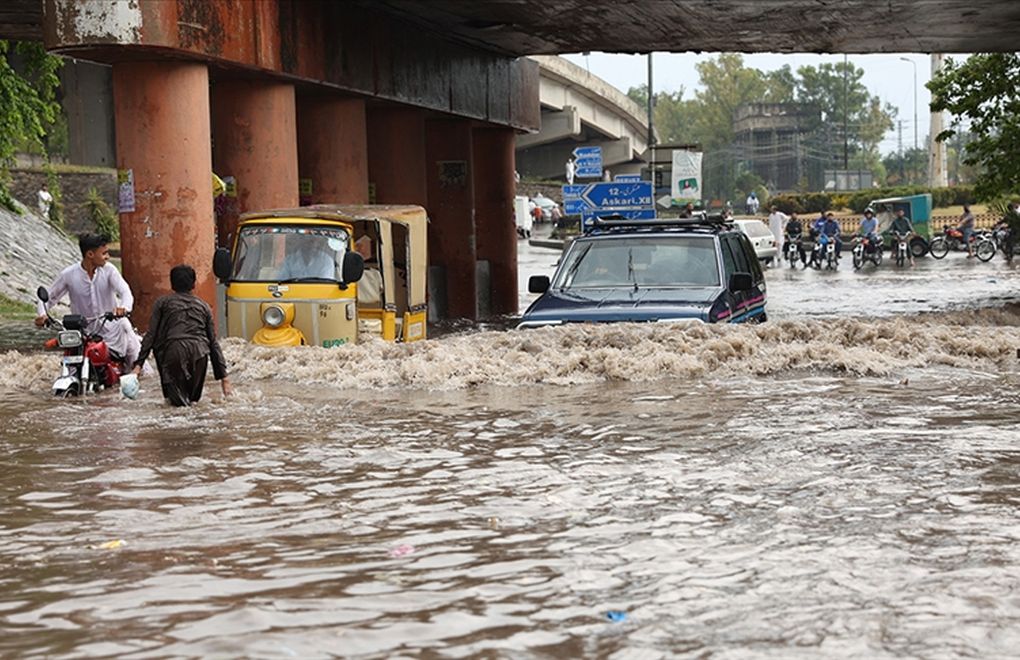 Pakistan'da şiddetli yağmur nedeniyle ölenlerin sayısı artıyor