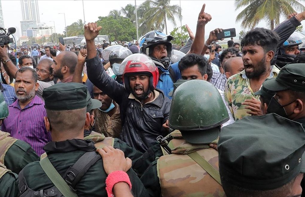 Sarayı basılan Sri Lanka Cumhurbaşkanı görevi bırakıyor