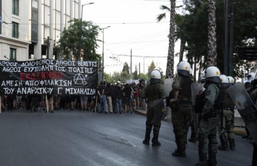 Açlık grevindeki Michailidis için yürüyenlere polis saldırısı