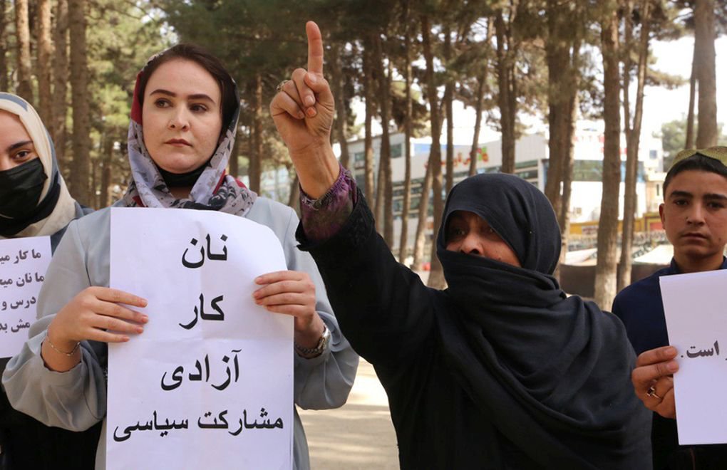 Taliban'ın kız öğrencilere lise yasağı, üniversiteye de engel