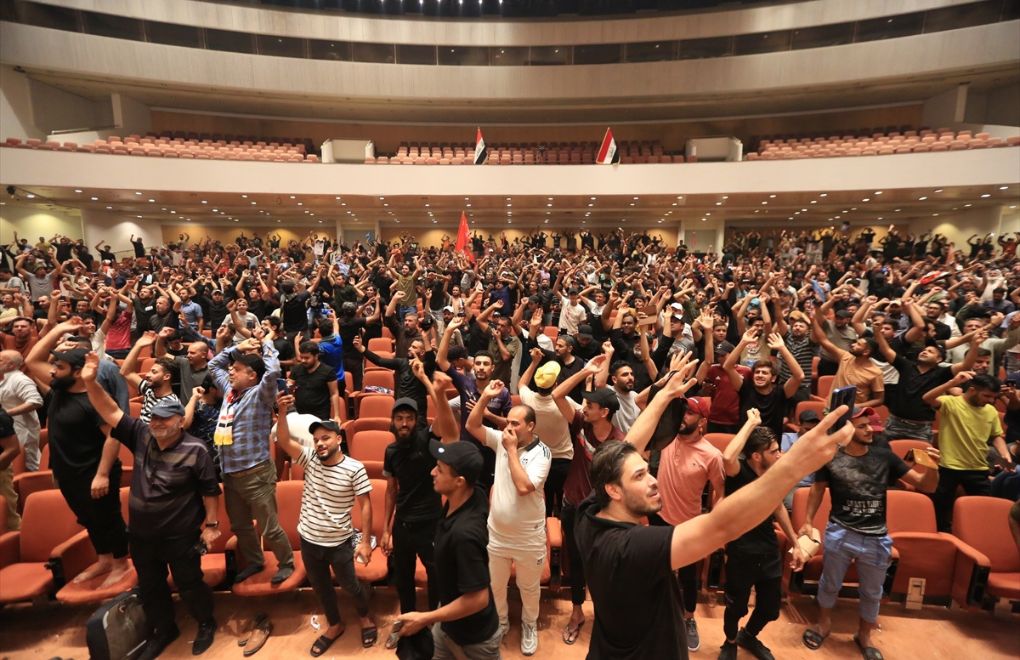 Irak | Sadr yanlılarının meclisteki eylemi sürüyor