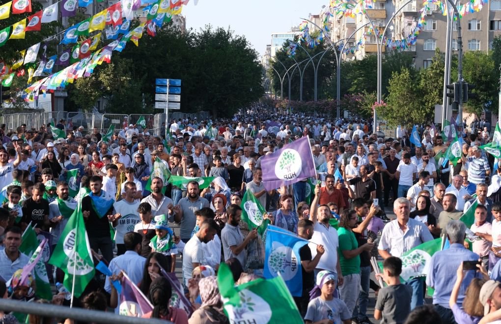 Diyarbakır'da 'Çözüm Biz'de' mitingi: "Çözüm Soçi değil, çözüm İmralı"