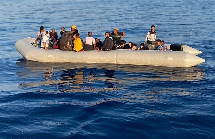 Dozens missing as migrant boat sinks off Greece after leaving Türkiye