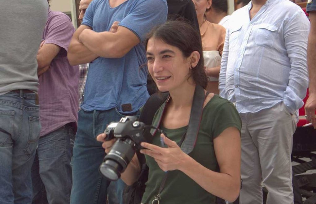 Journalist Zeynep Kuray detained while following workers' protests