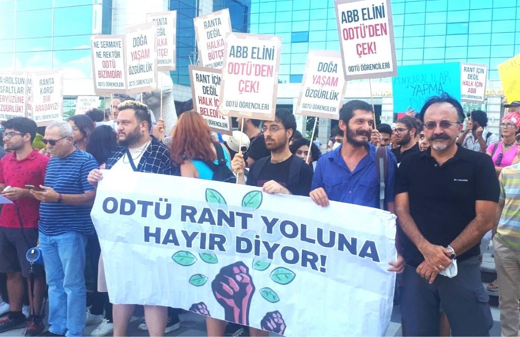 ODTÜ’lüler belediye önünde: "Mansur, elini ODTÜ’den çek"