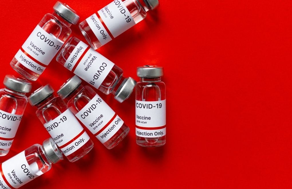 İngiltere, Omicron'a karşı güncellenen aşıya onay verdi