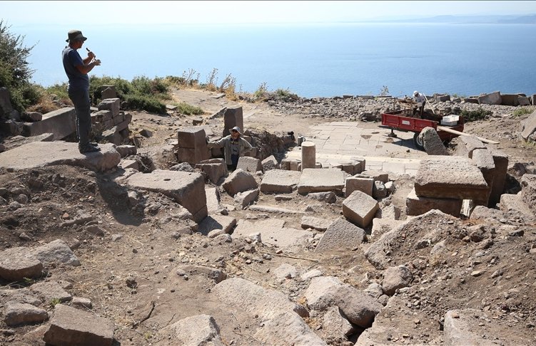 Ancient Roman fountain uncovered in Türkiye's Assos