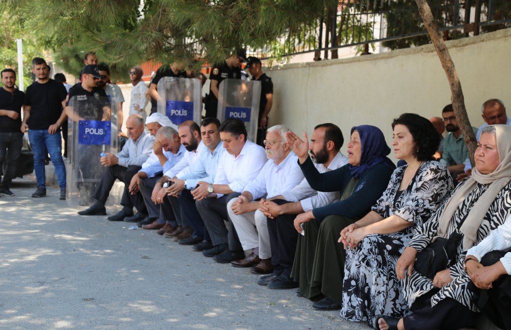 Saruhan Oluç'tan, Şenyaşar ailesine ziyaret: Urfa’da adalet için bir adım atmadılar