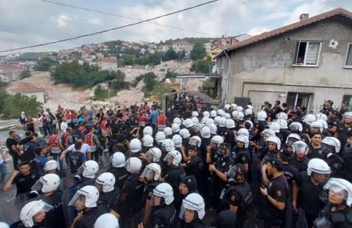 Police use rubber bullets against people resisting demolition of homes in İstanbul's Beykoz