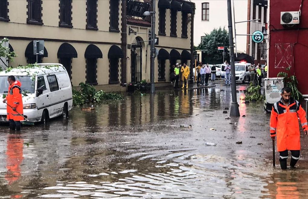 İstanbul'da yaz ortasında yoğun yağış, dolu ve sel