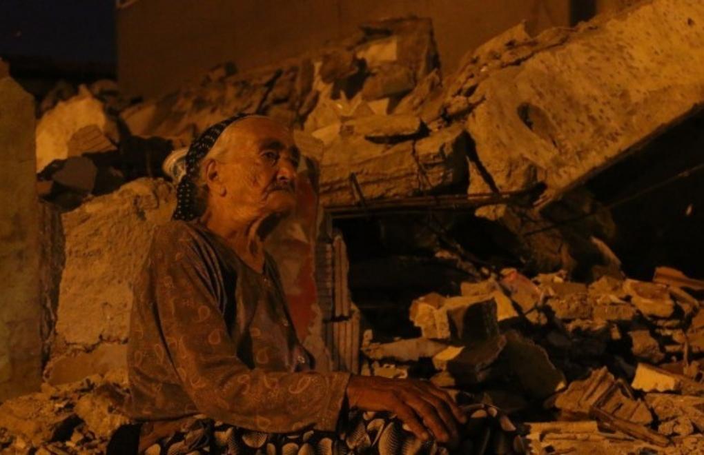 Evleri yıkılan mahalleli Hacıhüsrev’de nöbette