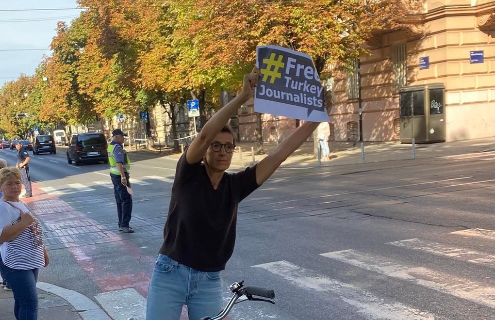 Erdoğan'a Zagreb'de karşılama: "Türkiyeli Gazetecilere Özgürlük" 
