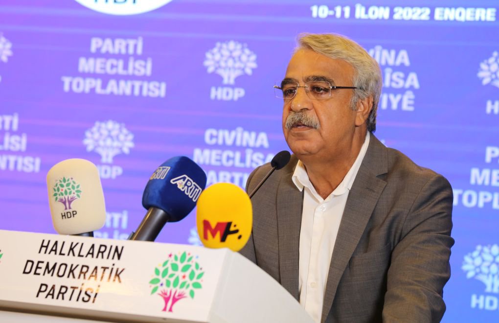 "HDP'ye suçlayıcı söz söyleyen partiler aynaya baksınlar"