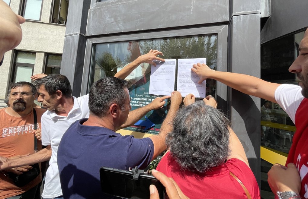 İşçiler Kadıköy Belediyesine grev kararı astı