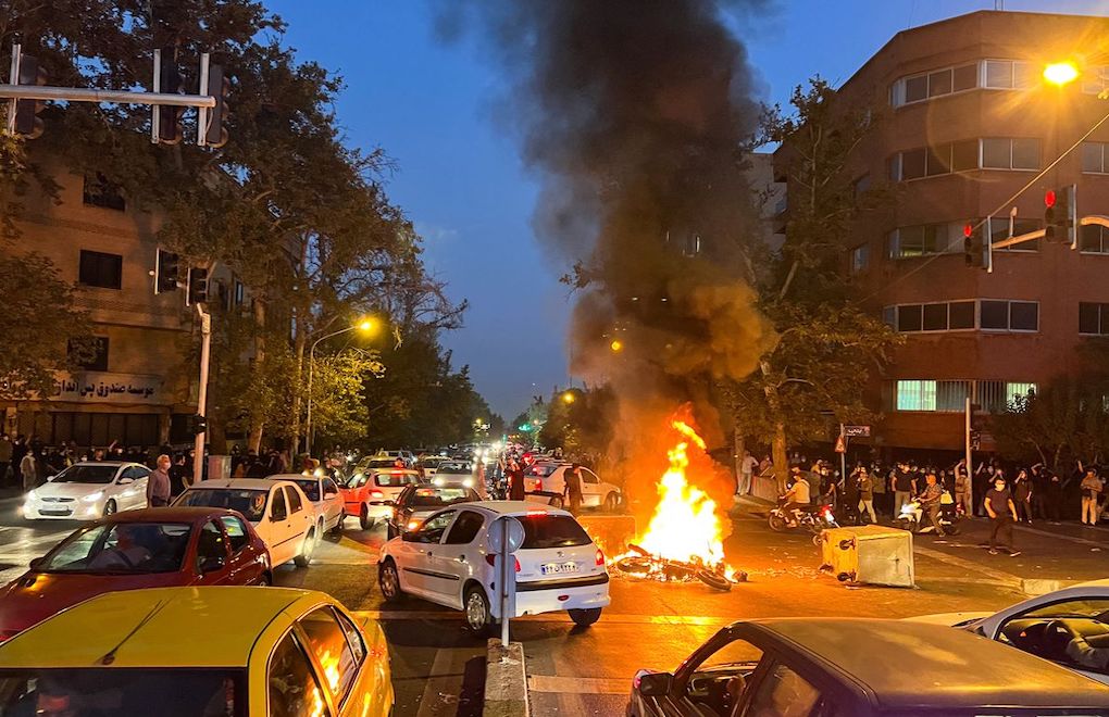 İran | Protestolar genişliyor, öldürülen gösterici sayısı artıyor