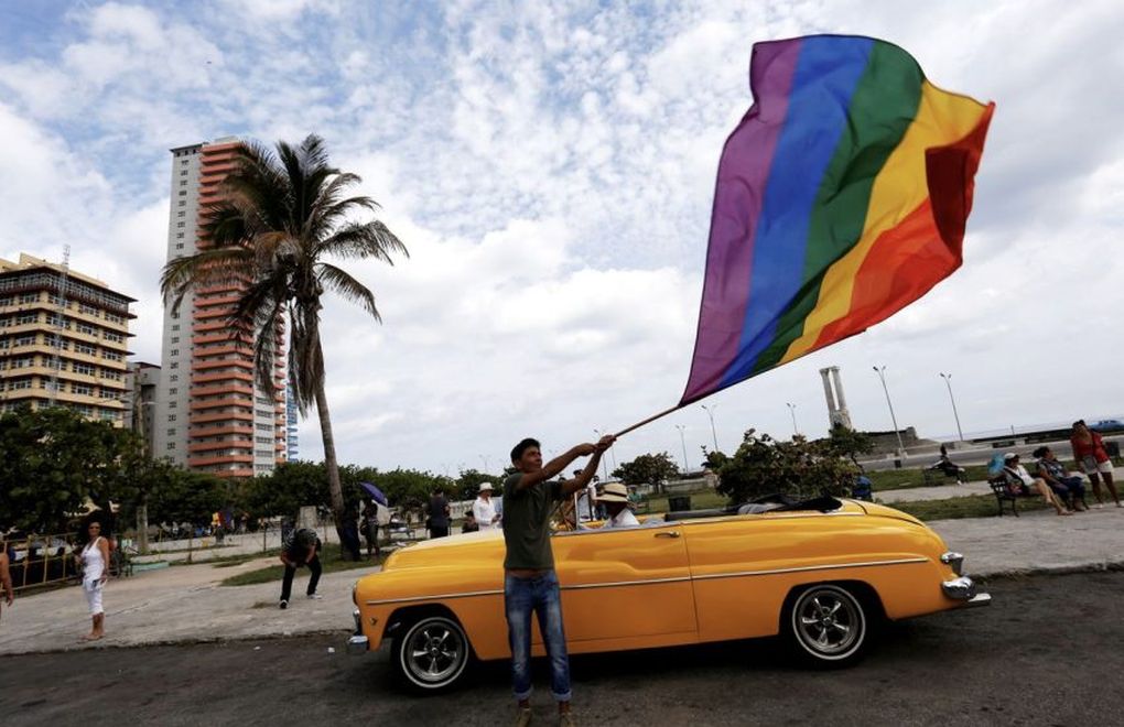 K﻿üba hükümeti eşcinsel evliliğin yer aldığı yasayı referanduma götürüyor