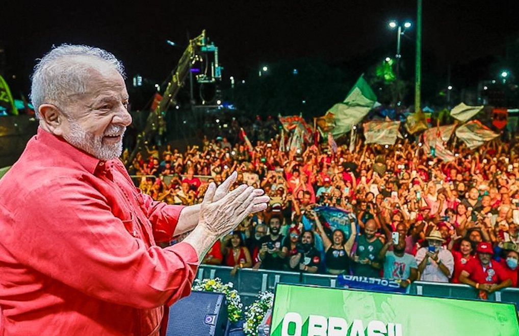 İki miting, iki Brezilya ve sonucu öngörülemeyen bir seçim 