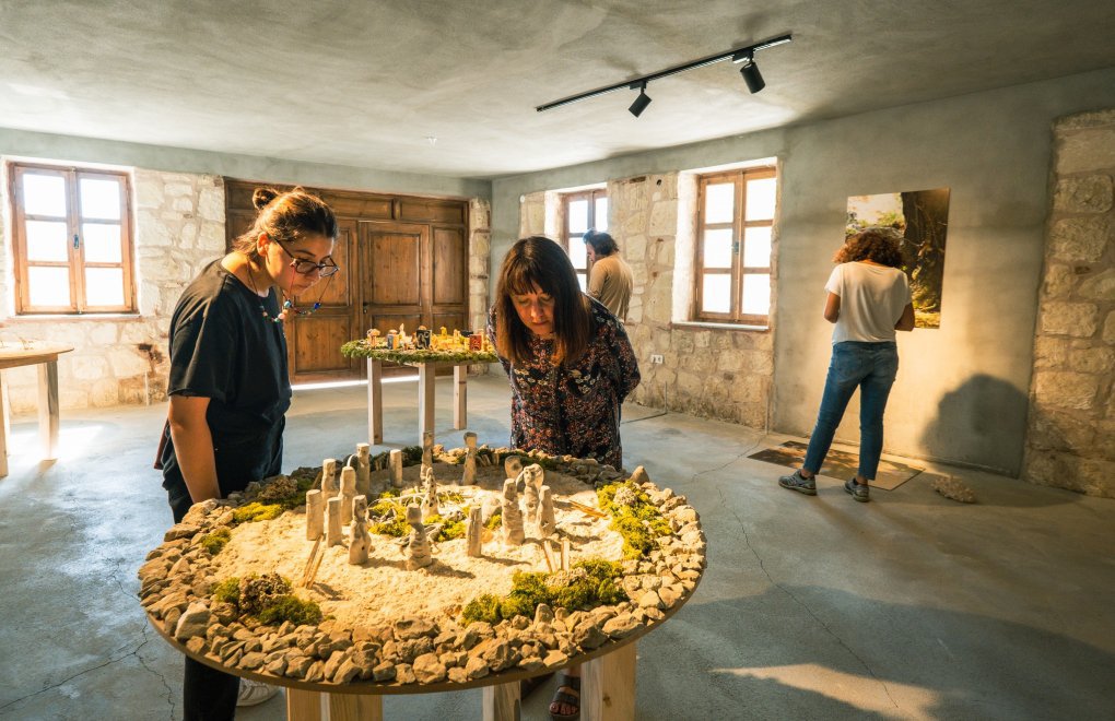 8. Çanakkale Bienali 11 farklı noktaya yayılan sergileriyle açıldı