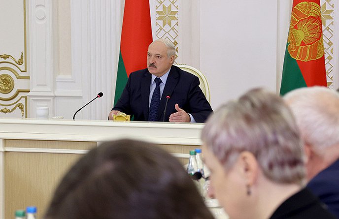 Belarus'un enflasyonla mücadelesi: Lukaşenko ülkede zam yapmayı yasakladı