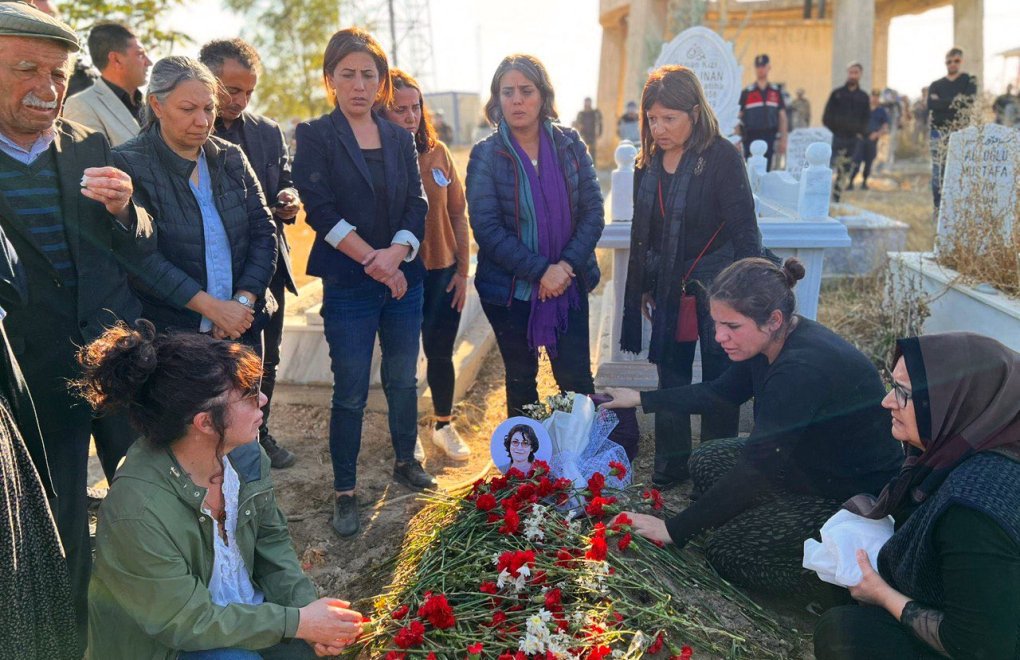 Killed Kurdish journalist Nagihan Akarsel's funeral held under heavy police presence
