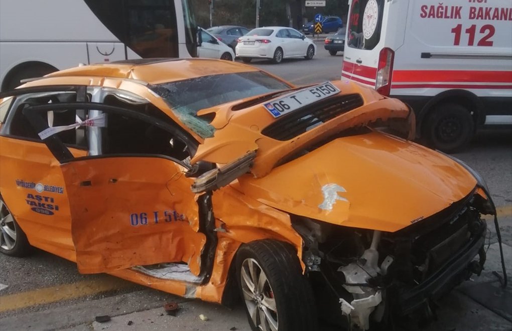 HDP milletvekillerini taşıyan araçla çarpışan taksinin şoförü hayatını kaybetti