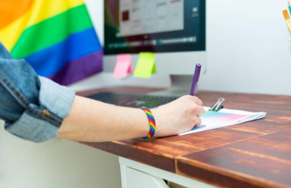 LGBTİ+'lar için işyerinde açık olmak büyük risk haline geliyor