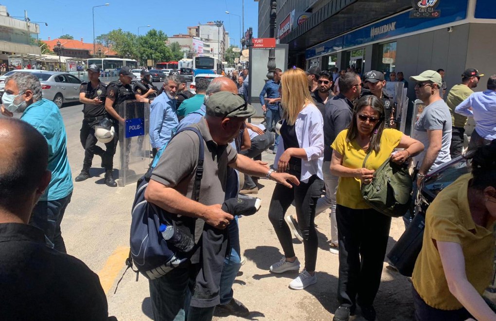 16 tutuklu gazetecinin eyleminde darp edilen gazetecilerden polislere suç duyurusu