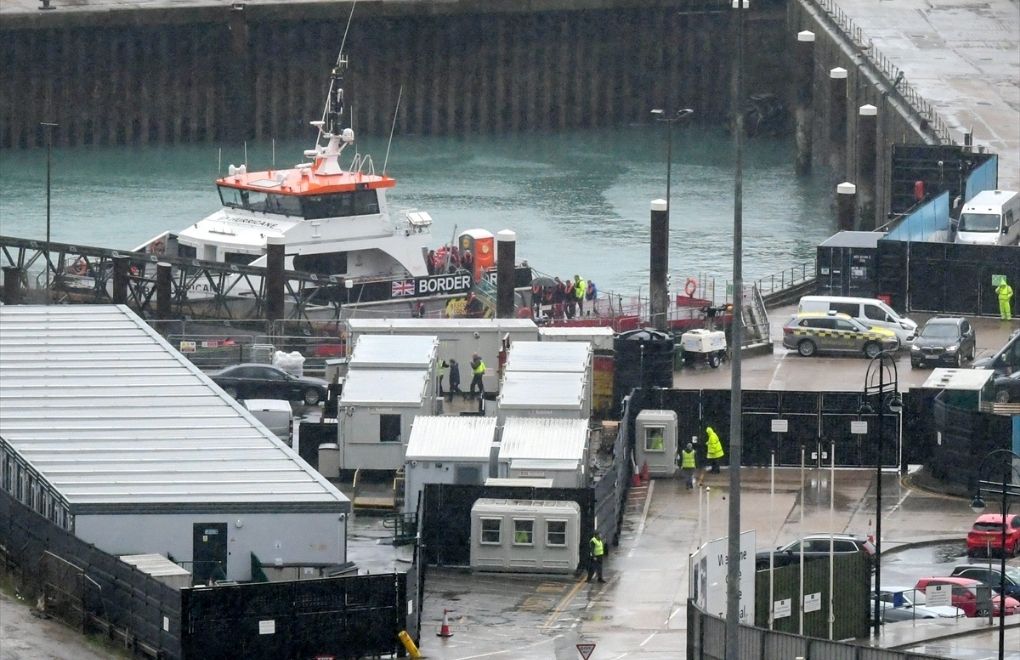 İngiltere | “Dover’daki mülteci merkezine aşırı sağcı bir kişi saldırdı”