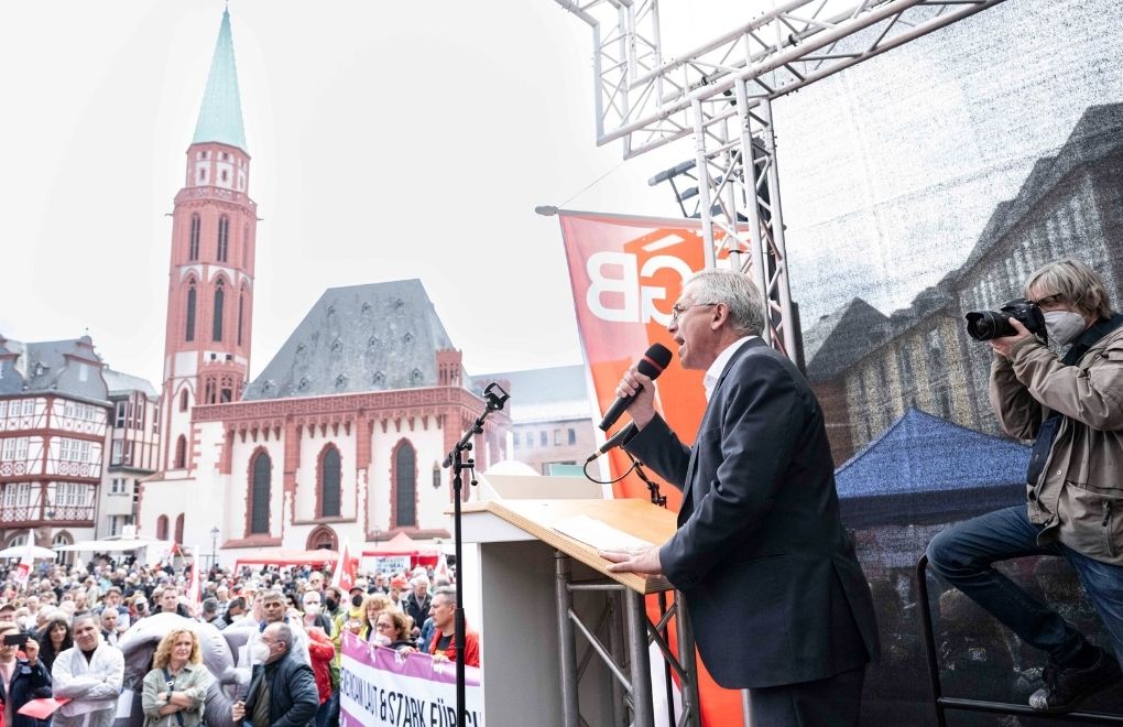 Frankfurt Belediye Başkanı Feldmann referandumla azledildi