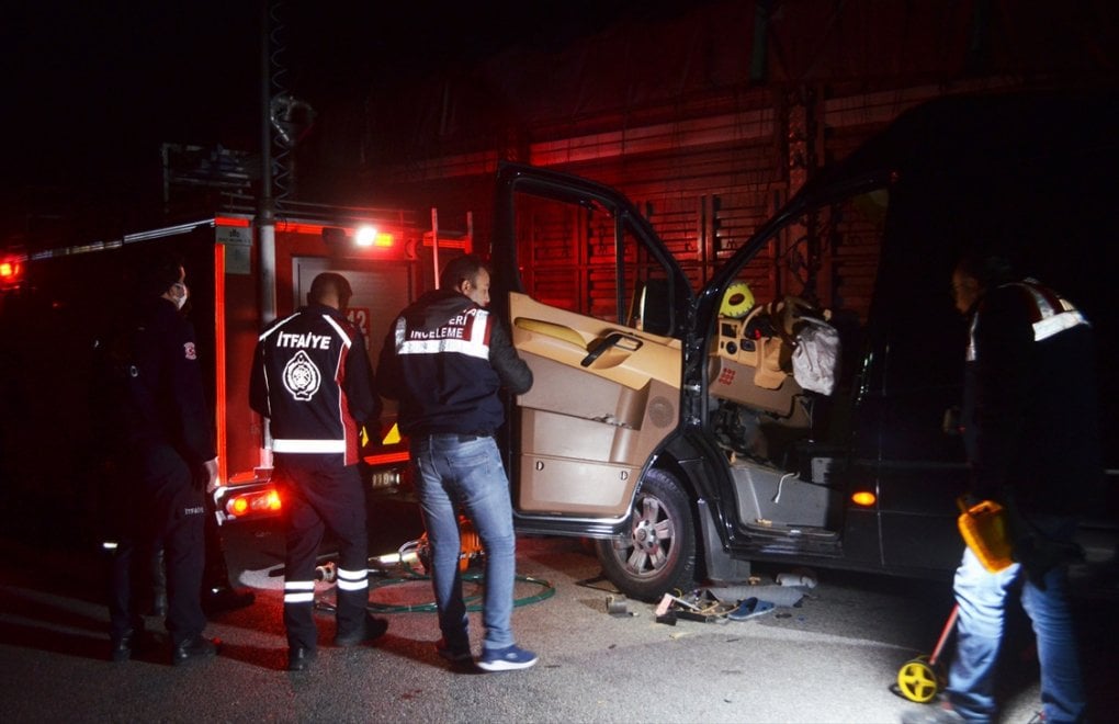 Tiyatro oyuncularını taşıyan minibüs kaza yaptı: 3 kişi öldü 