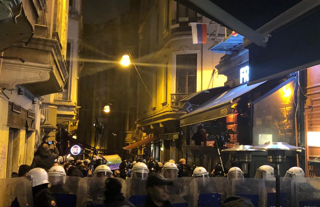 Over 100 women detained in İstanbul, two fainted after being beaten by police
