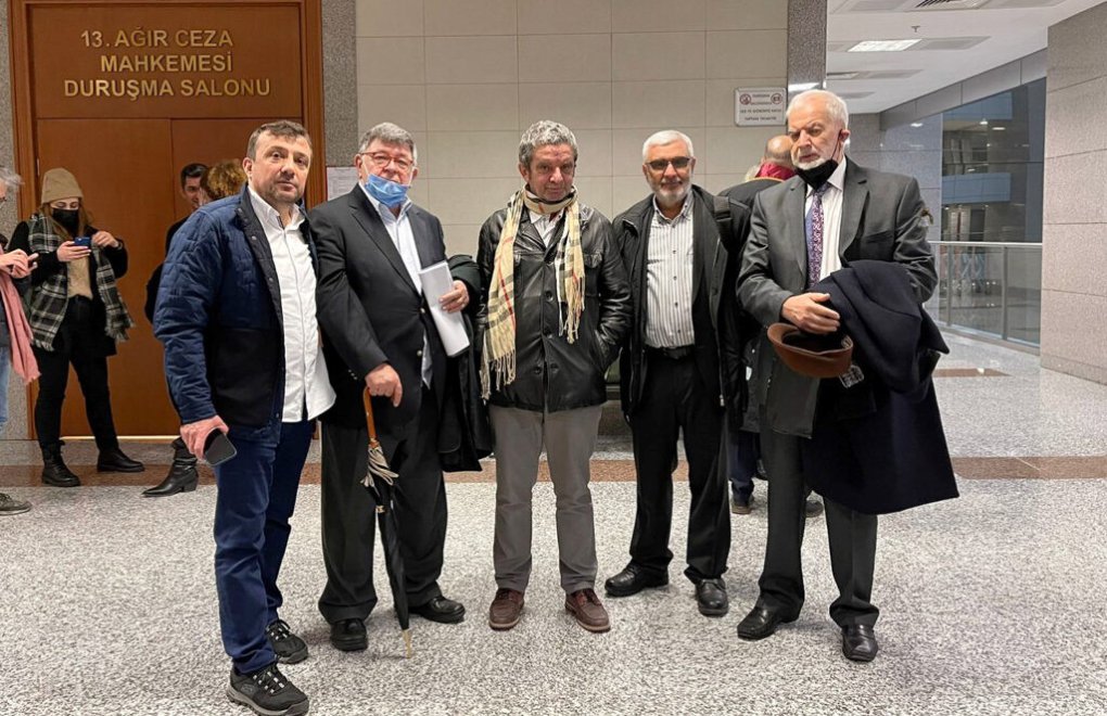 Zaman gazetesi yazarlarına hapis cezası