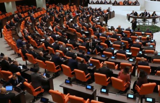 Meclis Başkanvekili Akar, Kürtçe konuşmayı kesti