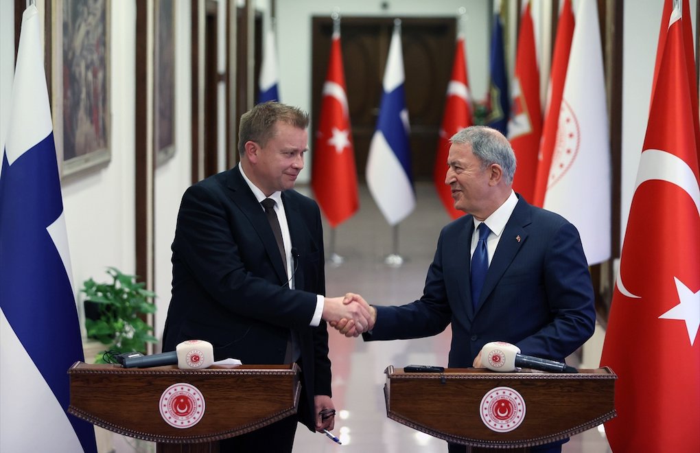 Defense ministers of Türkiye, Finland discuss NATO membership