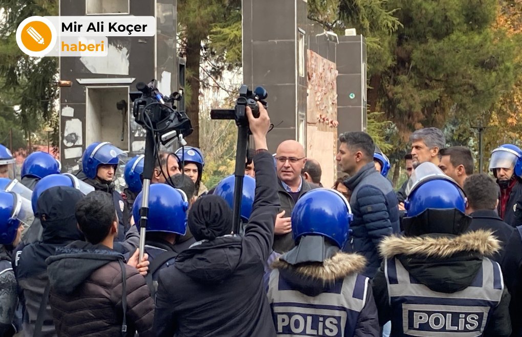 Diyarbakır'da tecrit eylemi | Polis milletvekillerini ablukaya aldı