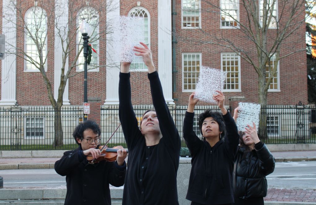 Çin’deki sansüre karşı “Boş Kâğıt” Harvard Meydan’ında