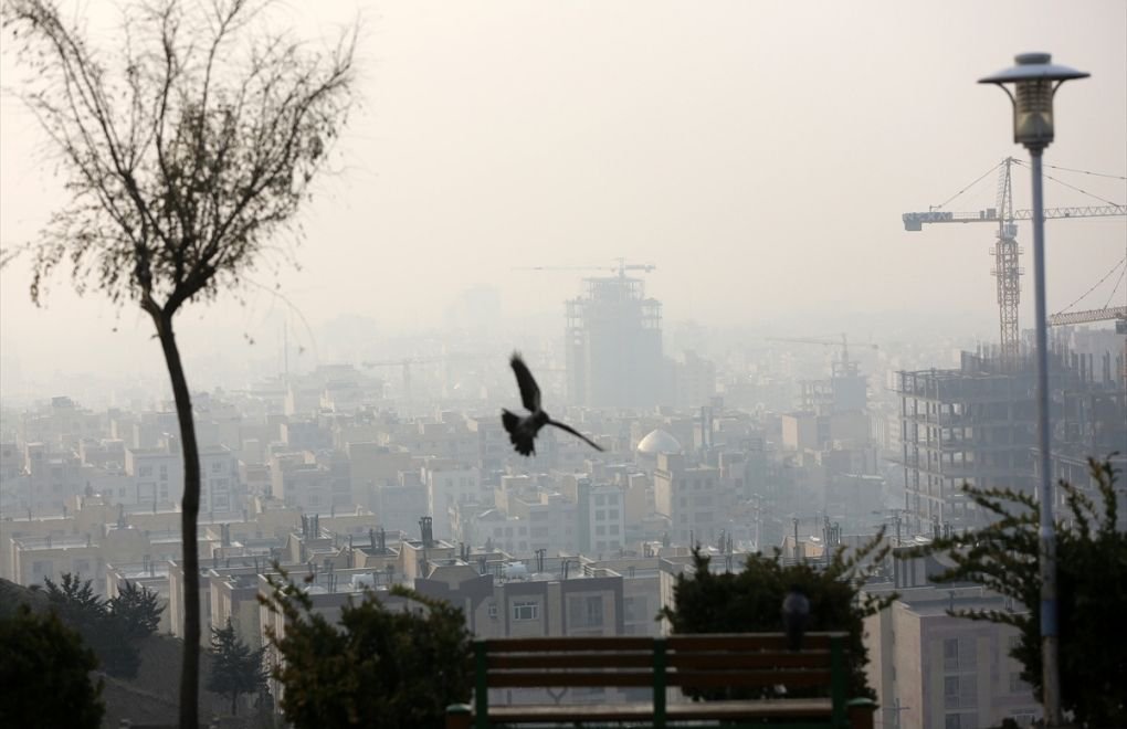 Fotoğraflarla Tahran’da hava kirliliği: Yüz yüze eğitime ara verildi