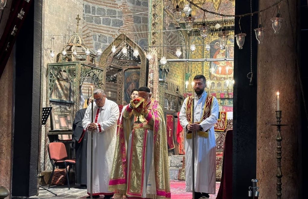 Sûryanên li Amedê Cejna Christmasê pîroz kirin