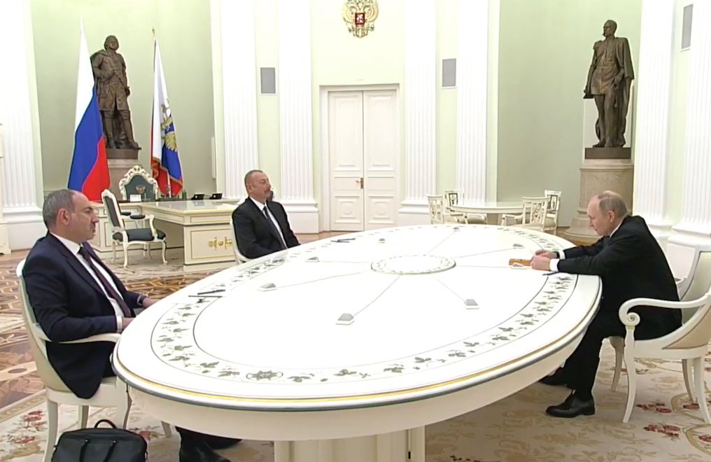 Putin, Karabağ'da "çözüm" için Aliyev ve Paşinyan'la  bir araya geldi
