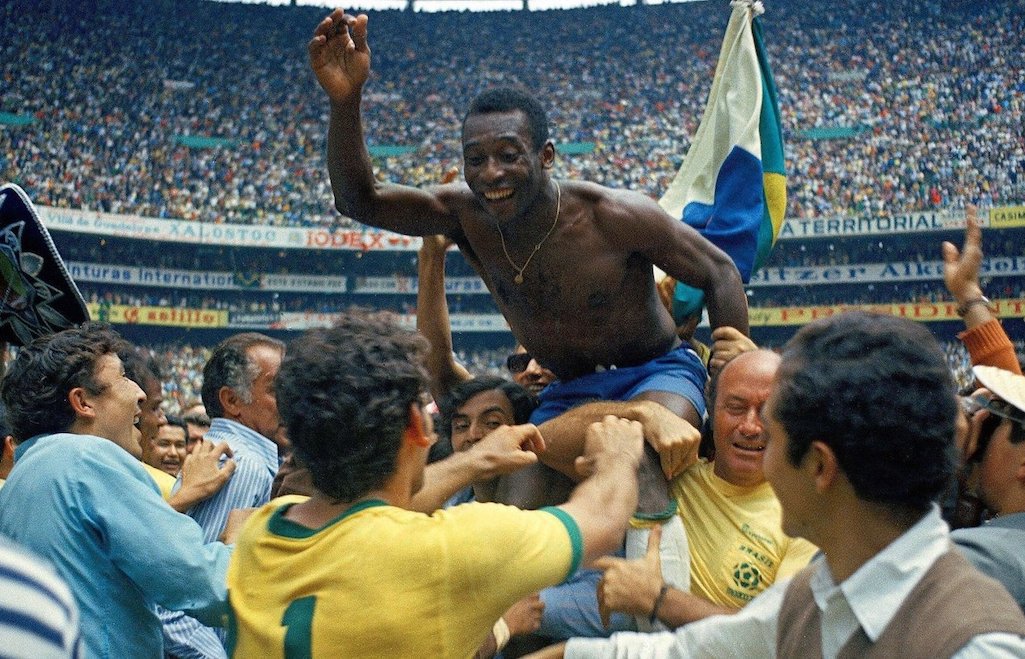 Bütün zamanların en büyük futbolcusu Pelé 82 yaşında öldü