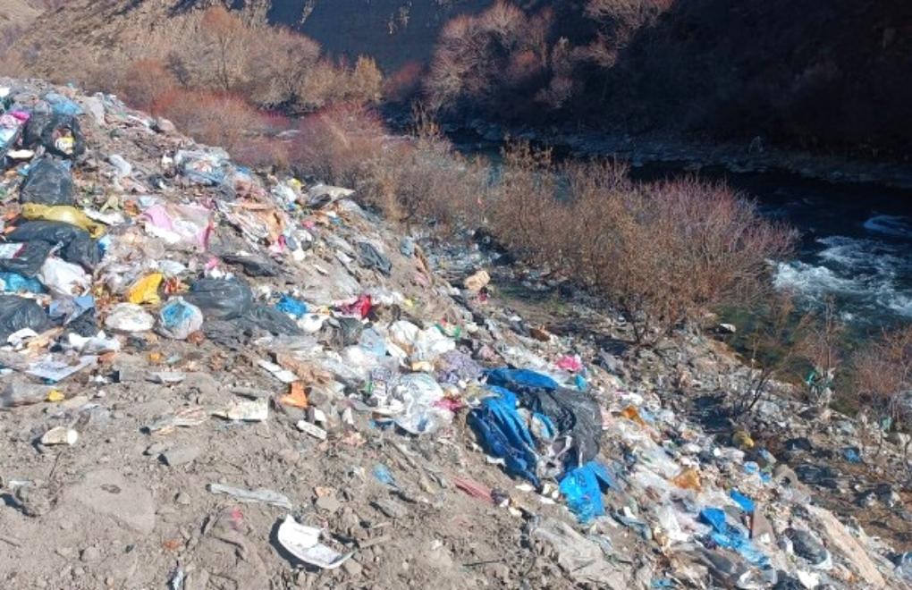 Van’da çöpler su kaynaklarının yanına dökülüyor