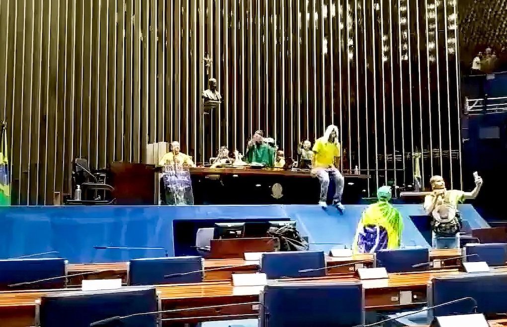 Bolsonaro yandaşları Brezilya Kongresi ve Yüksek Mahkemesini bastı